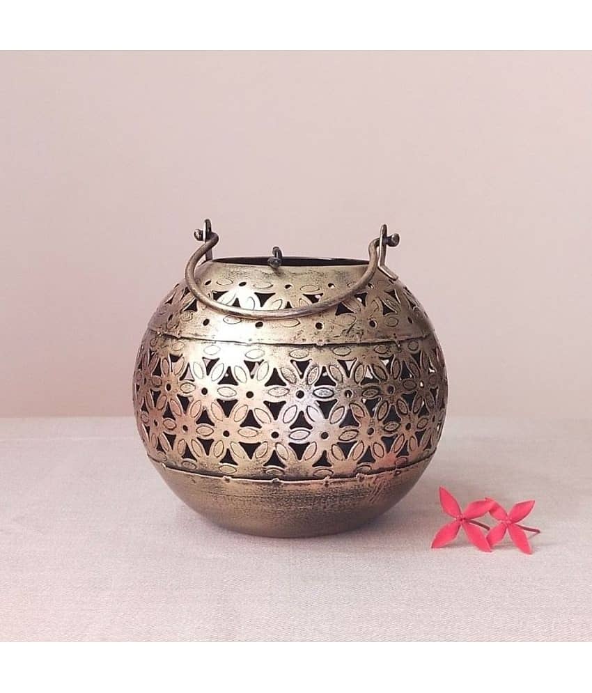 Rashi Creatives Gold Table Top Metal Tea Light Holder - Pack of 1
