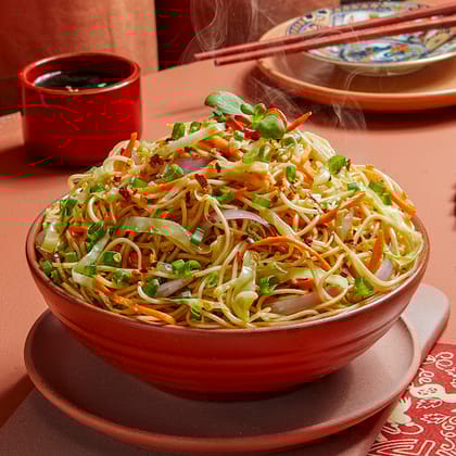 Veg Chilli Garlic Noodles - Half (500 Ml)