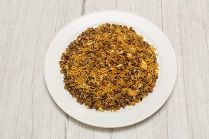 Dal Moth Kaju