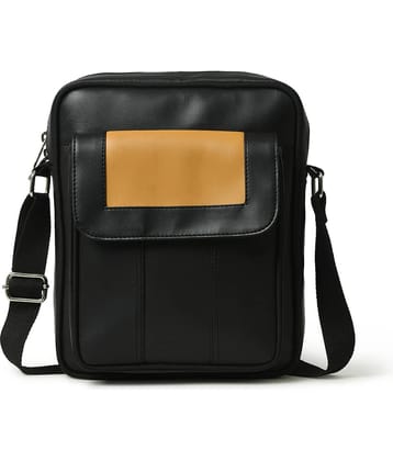 MATRICE - Black Solid Messenger Bag