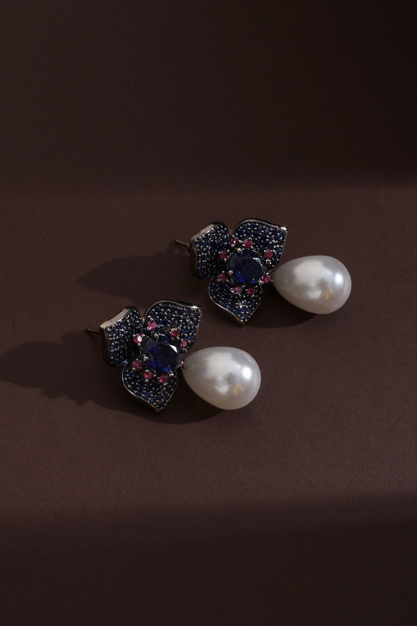 Estela Sapphire Pearl Stud Earrings-Zirconia
