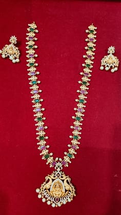 Chain and Earrings Set Stunning and Sophisticated