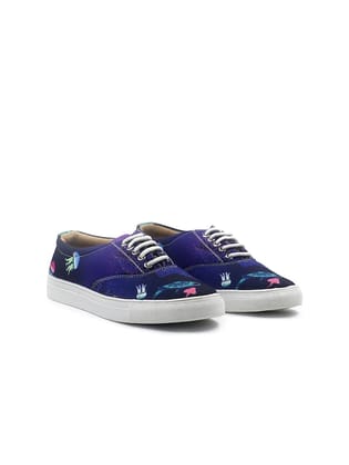 Women Printed Lightweight Canvas Sneakers