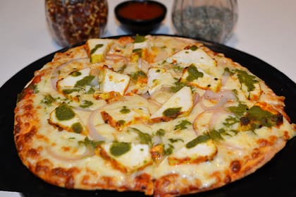 Achari Paneer Tikka, Lachha Onions, Mint Pizza