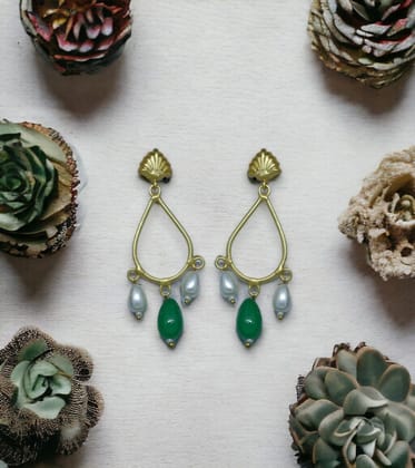 Elegant Gold Teardrop Danglers