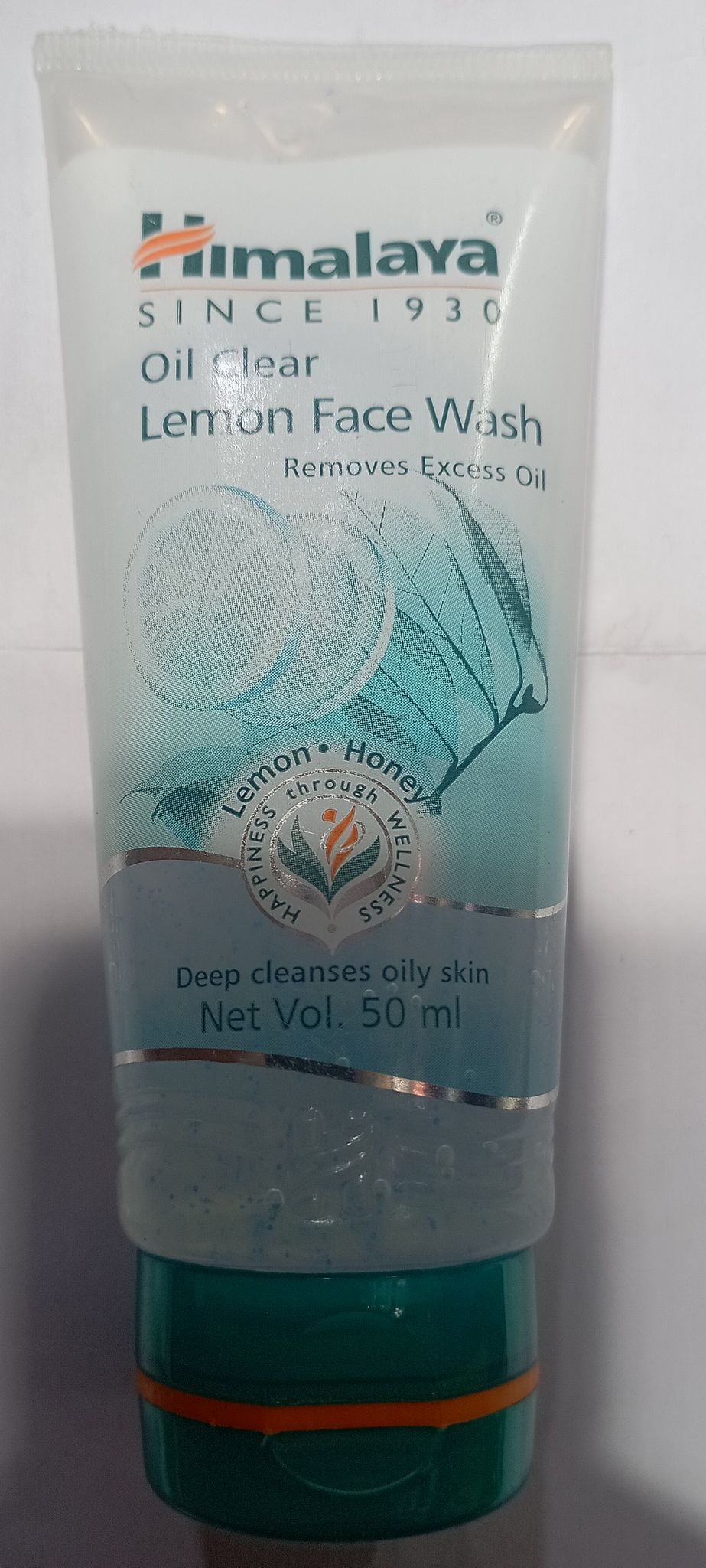 Himalaya oil clear lemon face wash removes excess oil 50 ml
