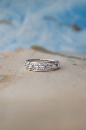 Gorgeous Linear Sterling Silver Band Ring-US 5 = 15.6mm Diameter / Silver