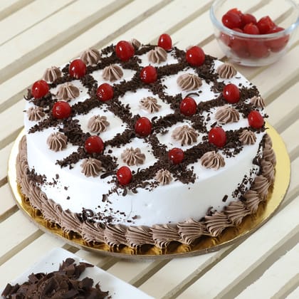 Zig Zag Black Forest Cake Half Kg