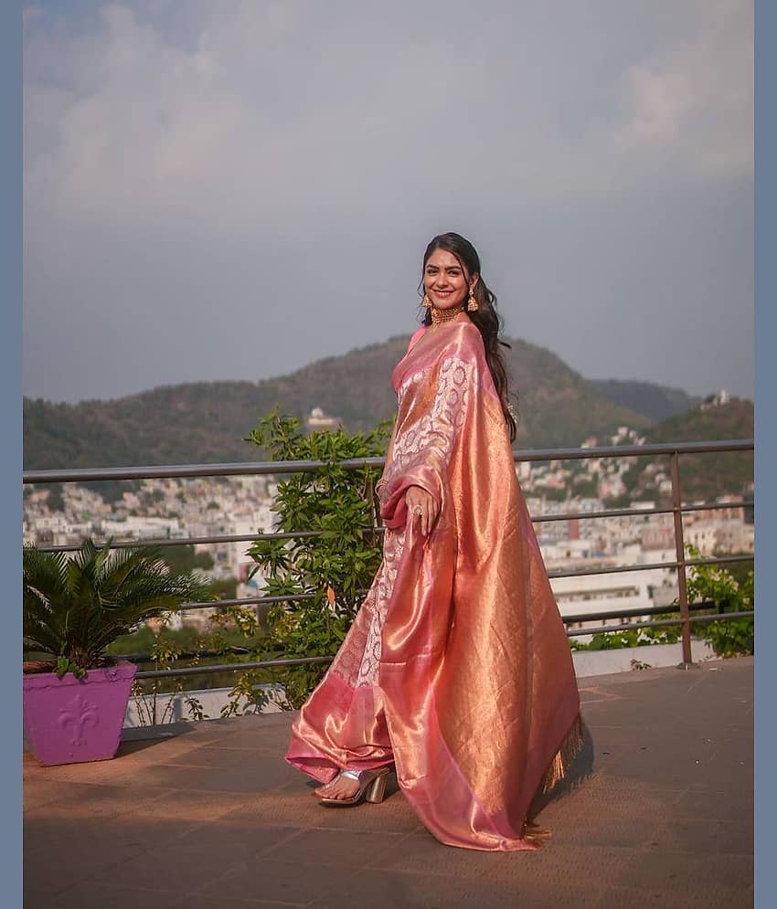 fab woven Art Silk Woven Design Banarasi saree With Unstitched Blouse Piece ( Pink )