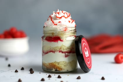 Strawberry jar cake