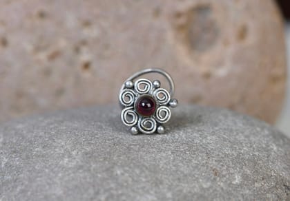 Nazaqat Carnelian Silver Nose Pin
