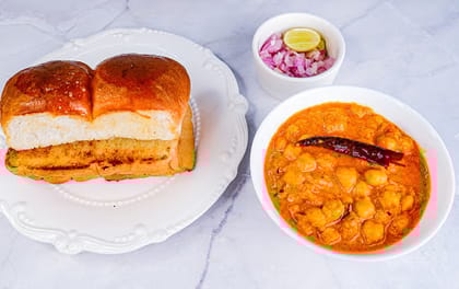 Chole With Pav