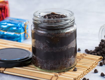 Chocolate chip jar cake