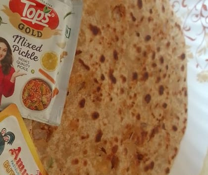 1 Paneer Pyaaz Paratha