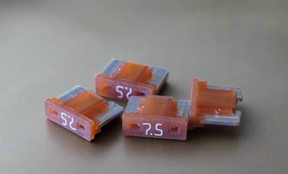 Low Profile Mini Blade Fuse For BS6 Vehicles/Motorcycles/Bikes/Scooters-7.5A