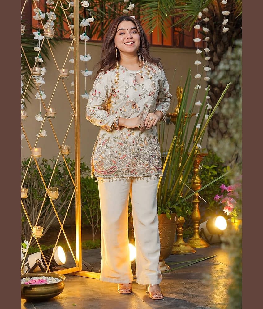 kedar fab Women Silk Embroidered Straight Kurti With Pants ( White )