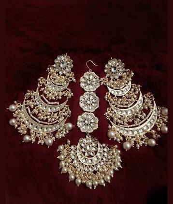 Padmavati Bangles Golden Chandbalis Earrings ( Pack of 1 ) Padmavati Bangles Golden Chandbalis Earrings ( Pack of 1 )