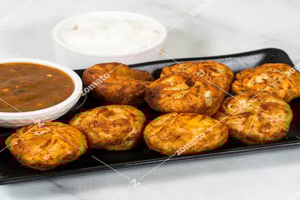 Mixed veg peri peri momos [8 pieces]