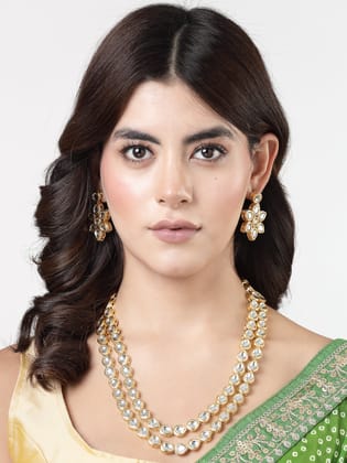 NVR Women Gold-Plated Kundan Jewellery Set Necklace and Earrings-Onesize / Gold / Brass