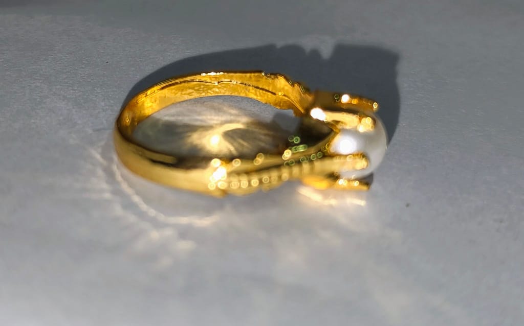 "Stunning Pearl and Gold Ring for Women"