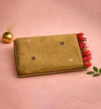 Traditional Handloom Maheshwari Silk-Blend Saree Traditional Handloom Maheshwari Silk-Blend Saree