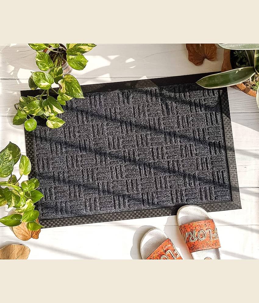 AMRO Beautility Needs - Anti-skid Rubber Door Mat ( 40 X 60 cm ) Single - Black
