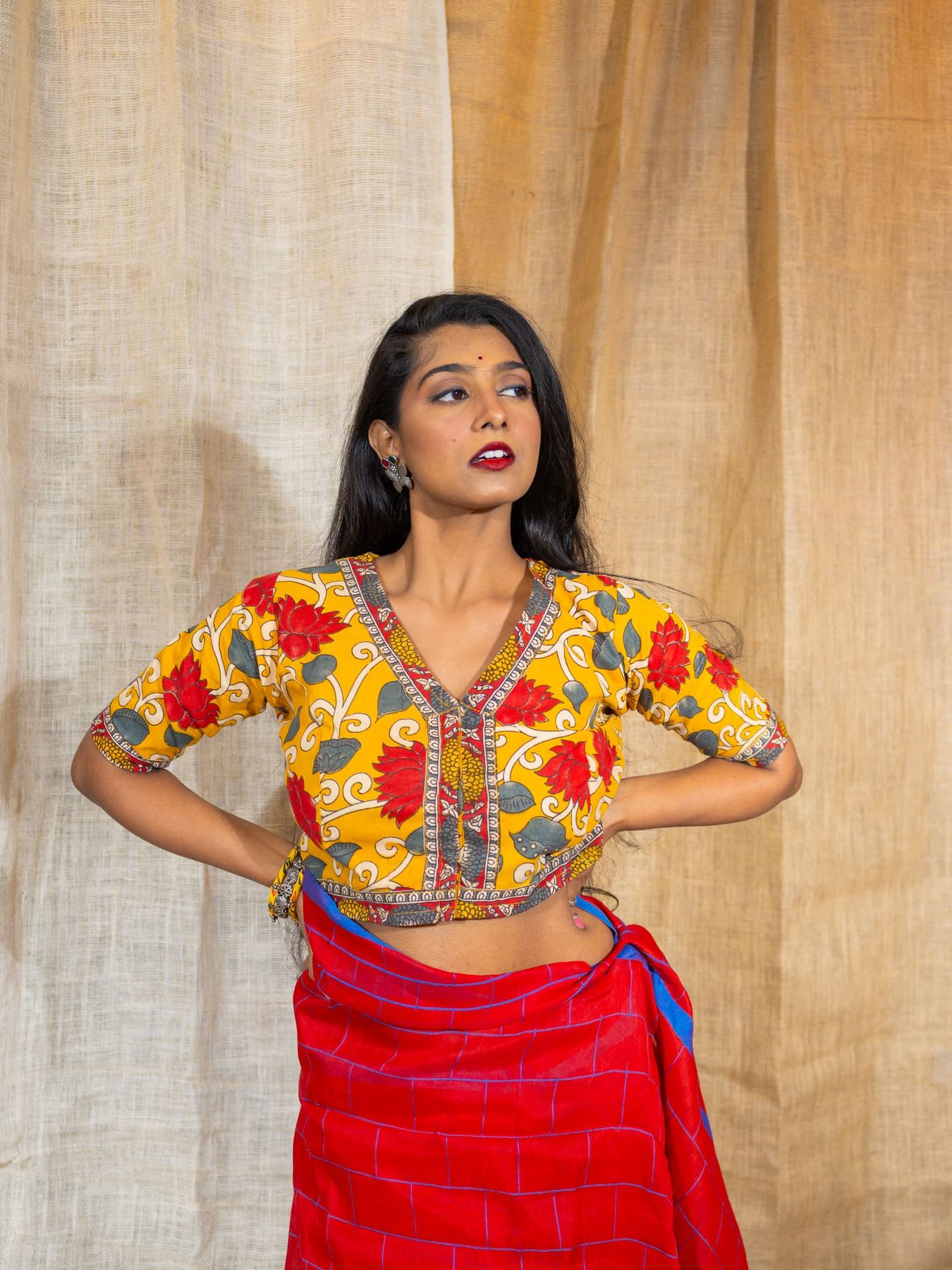 Samprada Women Floral Printed V-Neck Saree Blouse-M