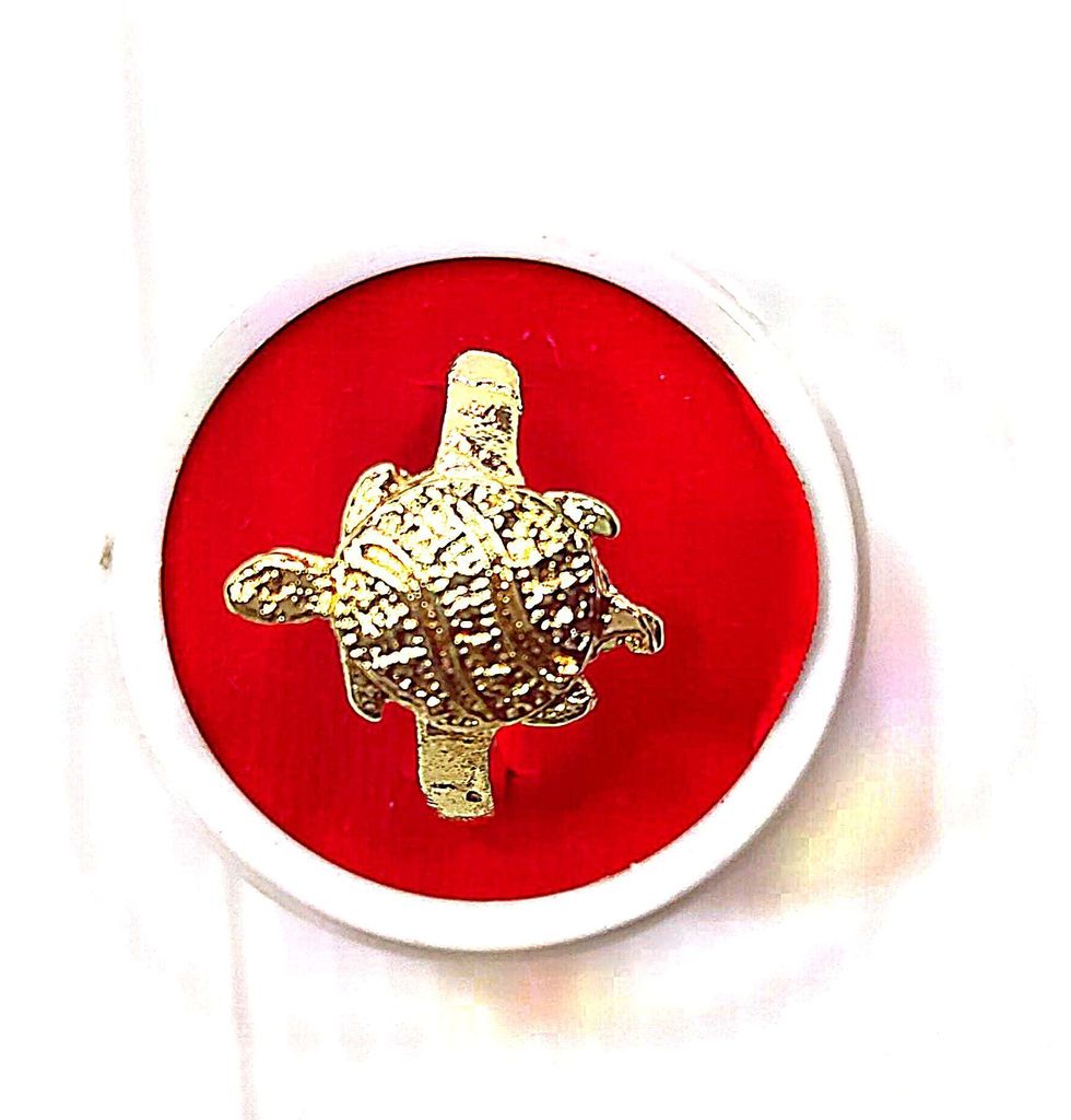 "Exquisite Golden Turtle Ring - A Symbol of Luck and Longevity"