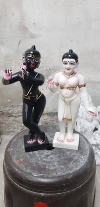 Pure White & Black Marble Radha Krishna Murti Set | शुद्ध सफेद और काले मार्बल में राधा कृष्ण मूर्ति सेट