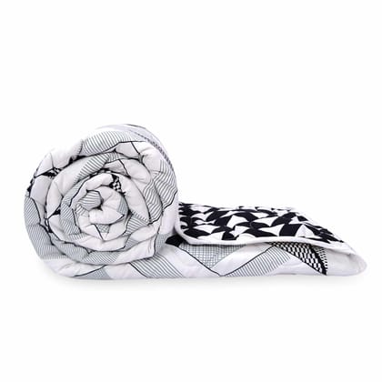 Uneven Triangle AC Quilt Comforter for Single Bed-Single / Black and White / HRLX3003