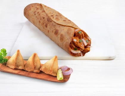 Smoky Chicken Roll + 3 Mini Samosas