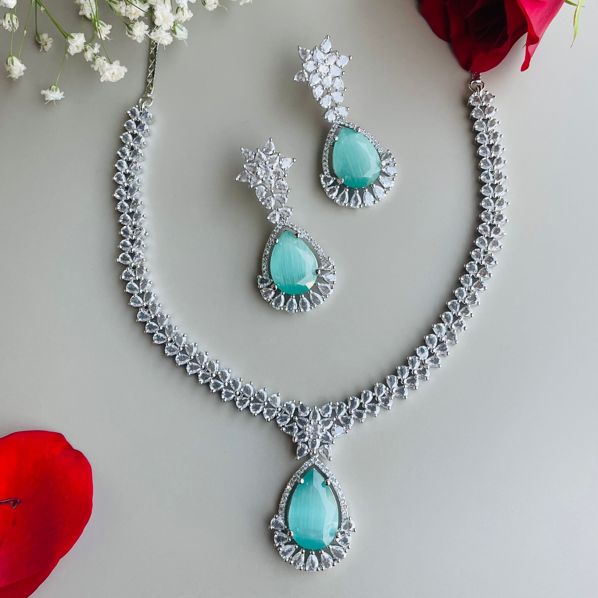 Ad Evelyn Neckpiece-Sky blue