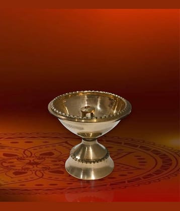 Spherulemuster Brass Table Diya - Pack of 1