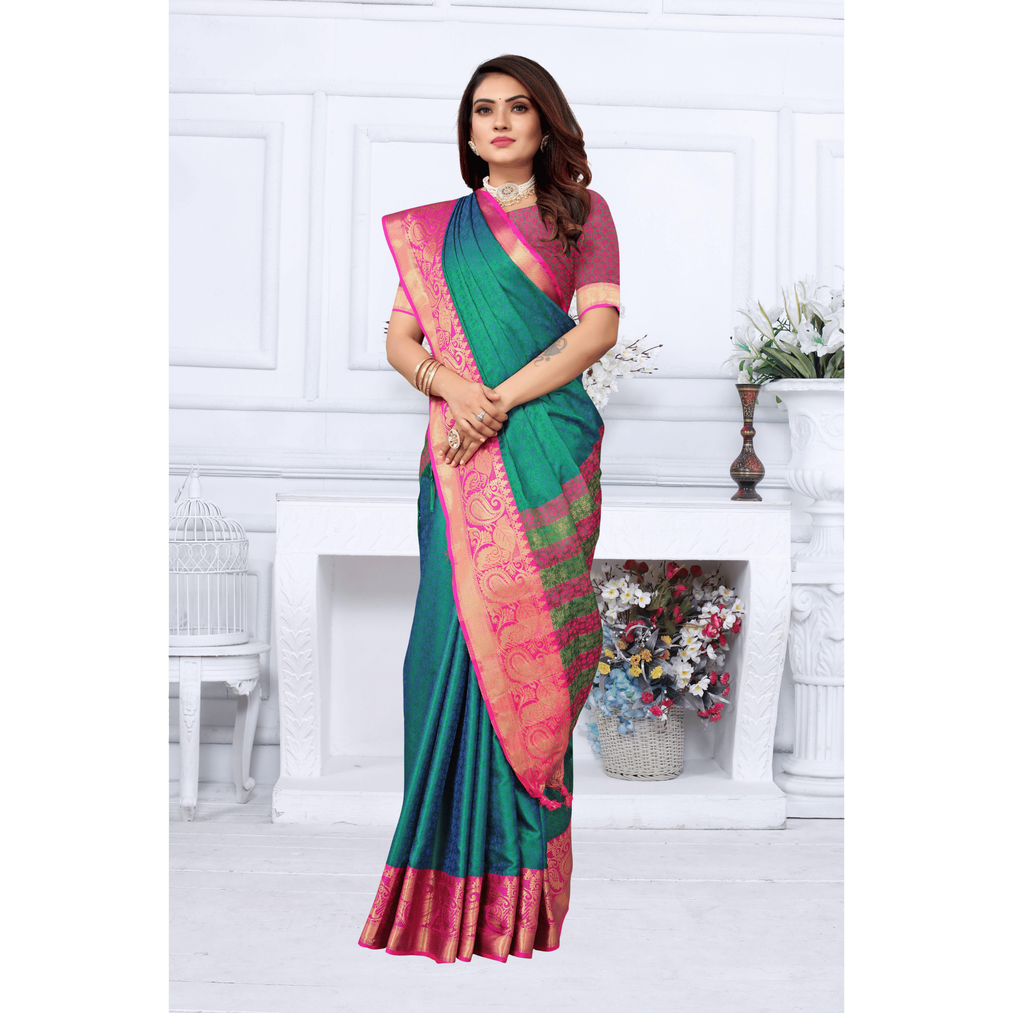 TheHangr Green With Red Border Silk And Cotton Jacquard Saree With Silk And Cotton Blouse Piece