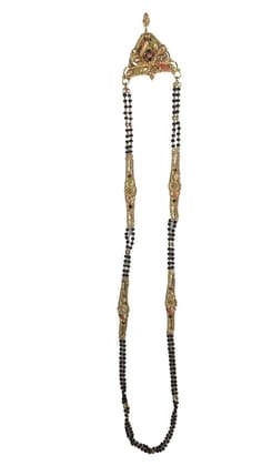 Elegant Imitation Jewellery Set in Gold