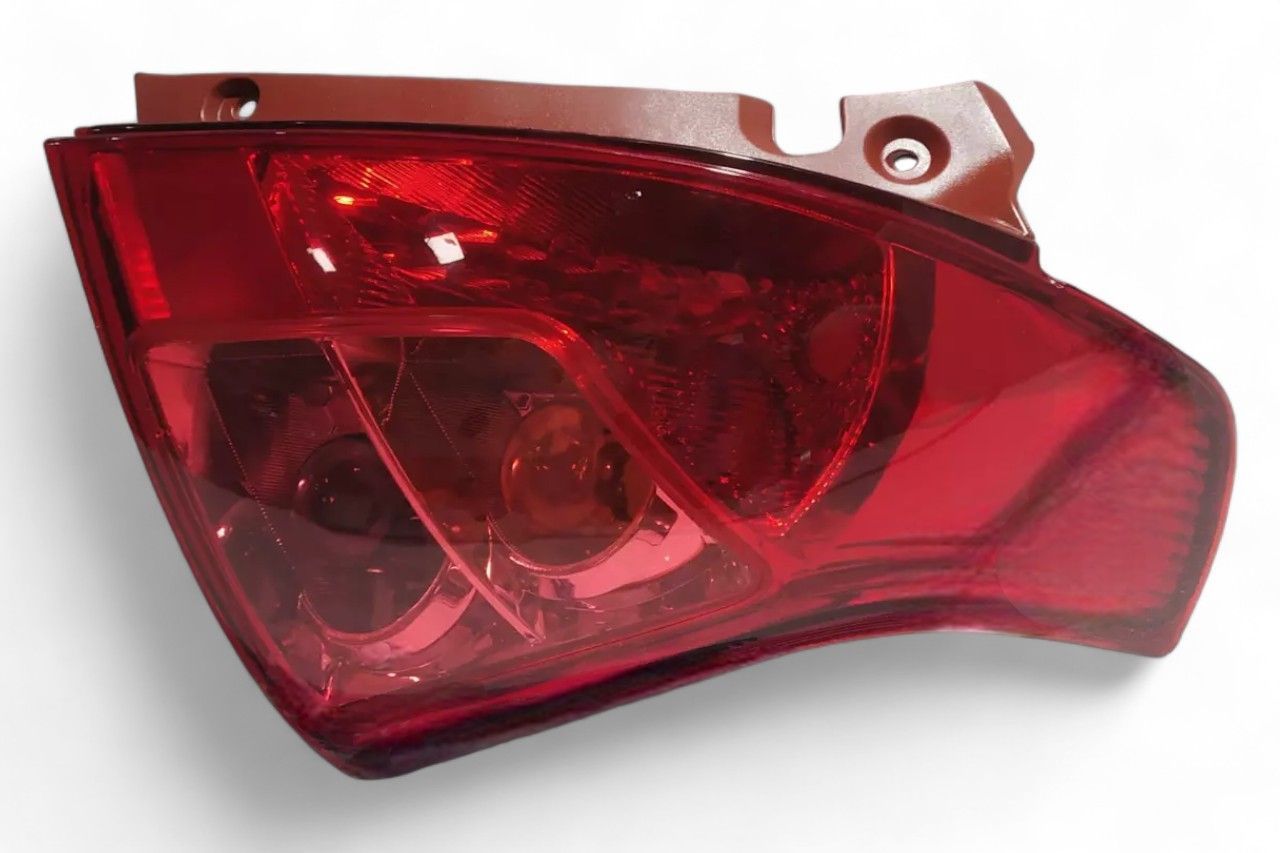 Uno Minda Rear Tail Lamp - RH AV631815