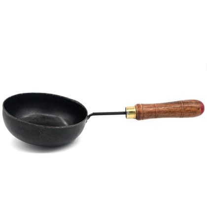 Seasoned Flat Iron Tadka Maker with Wooden Handle-Small