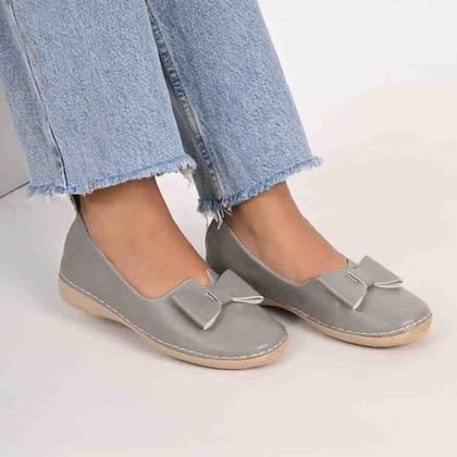 Clara Bellies-Grey / 36