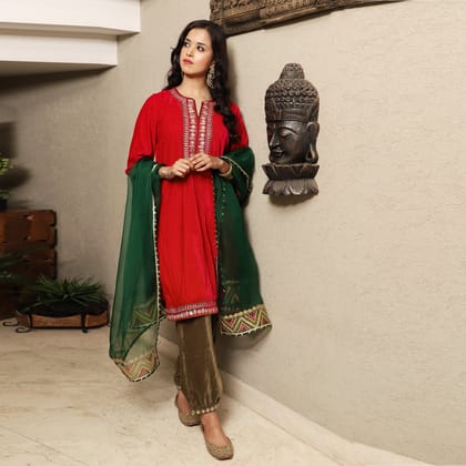 Fuschia Pink Embroidered Velvet Kurta Set with Velvet Harem Pants & Dupatta-XS