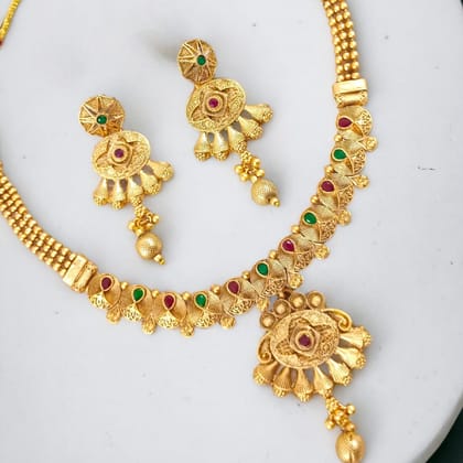 Antique Kundan and Pearl Necklace Set