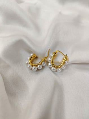 Nia Pearl Earrings