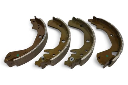 Maruti Suzuki Rear Brake Shoe Set AV163704