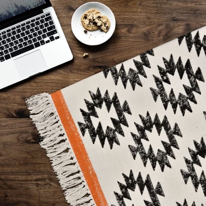 Kaali Killim Rug-2ft x 6ft