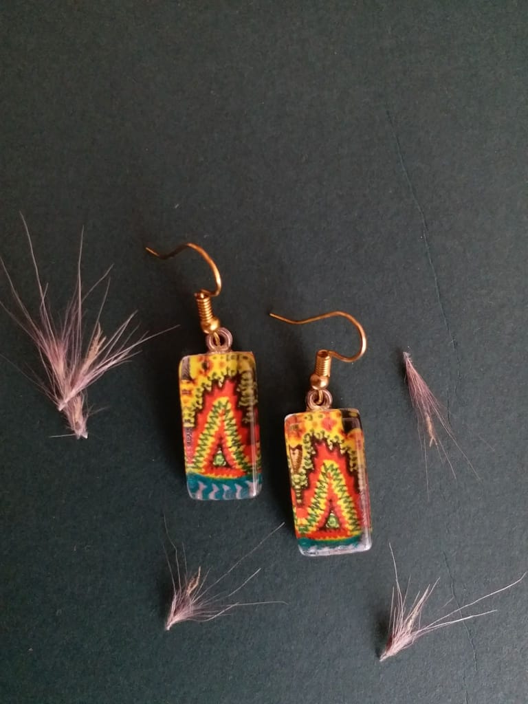 DRAMATIC RECTANGLE GLASS EARRING