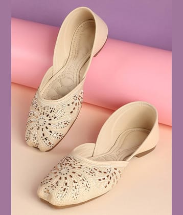 Sneakersvilla Cream Women's Casual Ballerinas