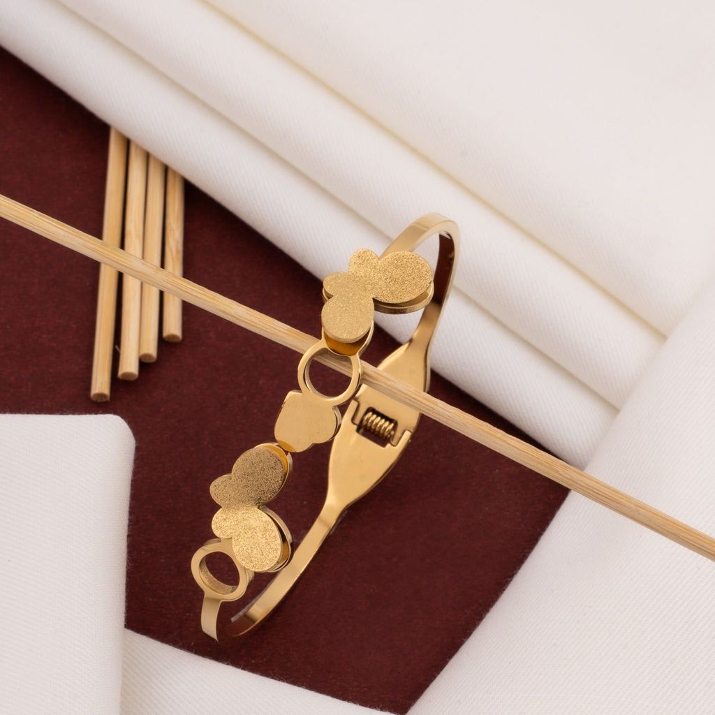 Delicate Gold Bracelet for Women – Elegant & Gifting-Ready