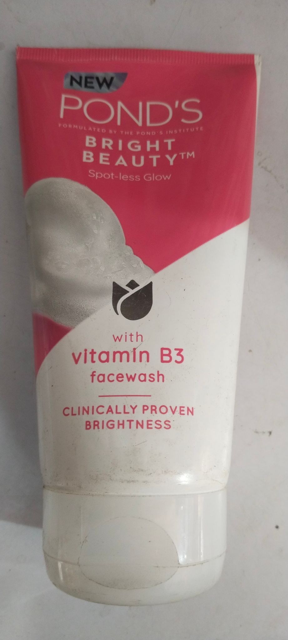 Ponds bright beauty vitamin B3 Facewash
