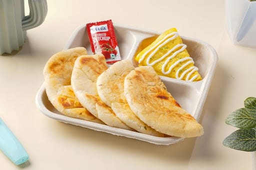 Masala Cheesy Omelette With Kulcha Bread