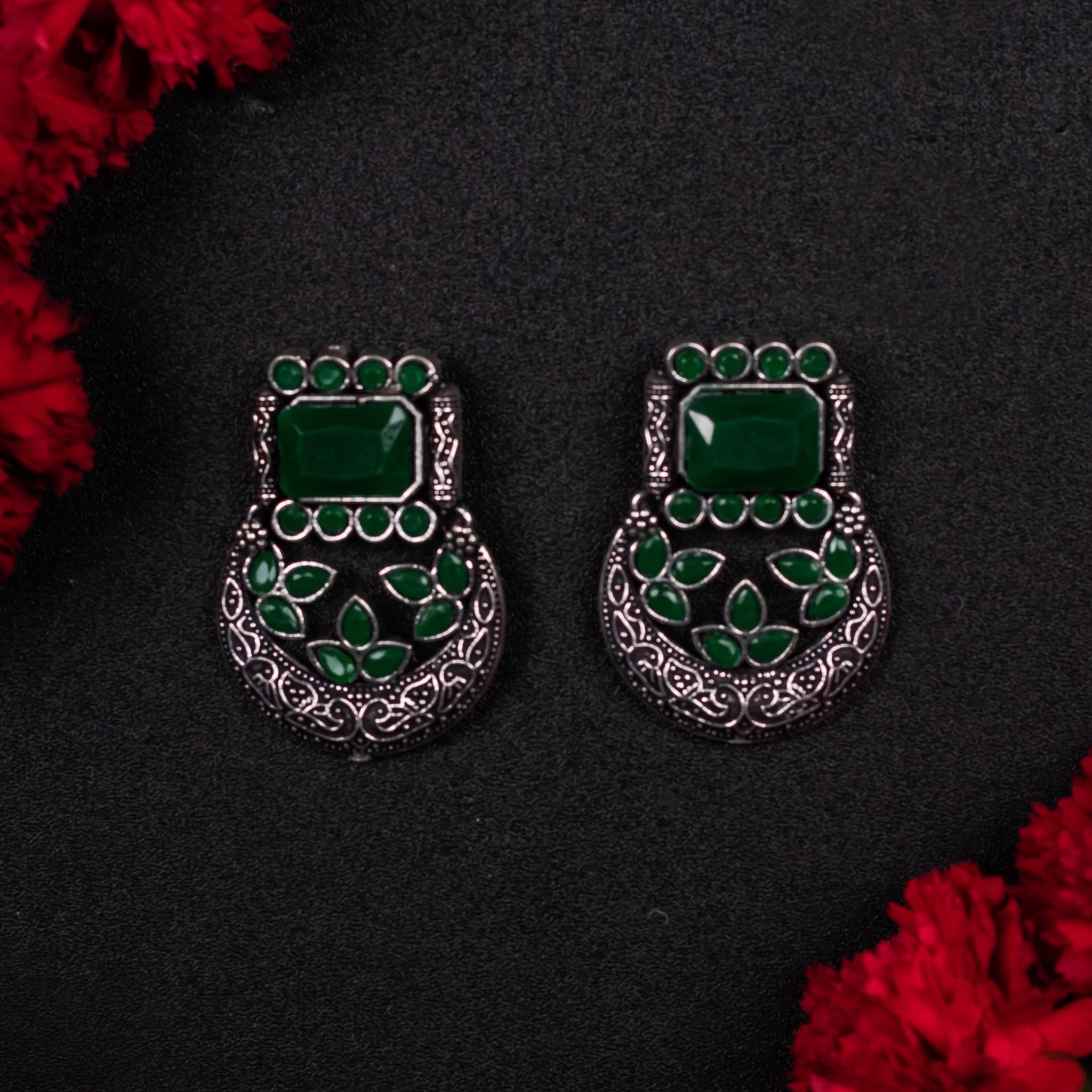 Kunsh Oxidized Earrings-OXIDIZED METAL ALLOY / EMERALD