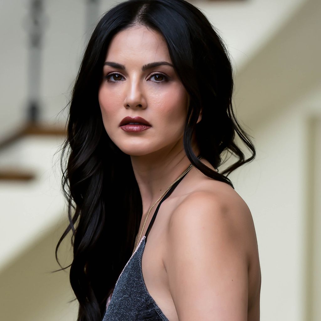 Star Struck by Sunny Leone Luxe Matte Lipstick - Cinnamon, 4.2g